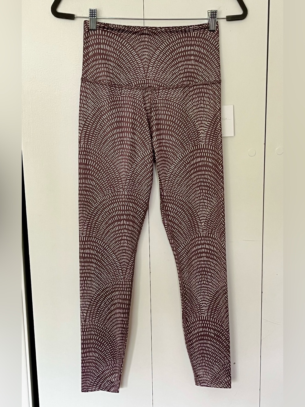 Beyond Yoga Lux High Waisted Leggings in Etched Fans Size M NWT